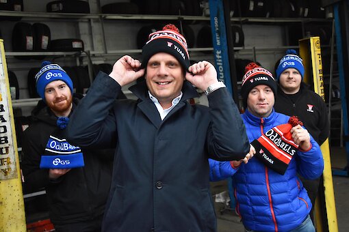 pictured l to r gareth robinson green gs yuasa marketing executive jon pritchard general sales marketing manager steve.510x0 is