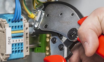 Crimping from any angle: The KNIPEX Twistor16 handles the awkward jobs