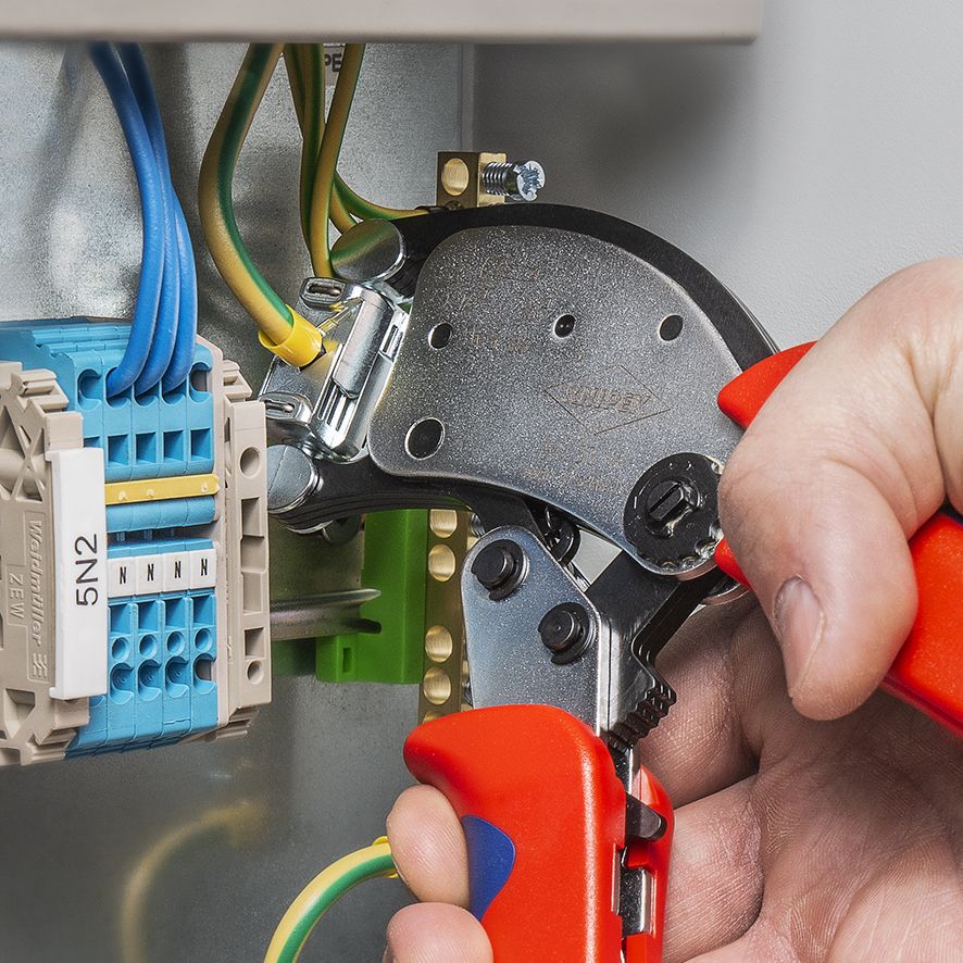 The KNIPEX Twistor16 handles the awkward jobs