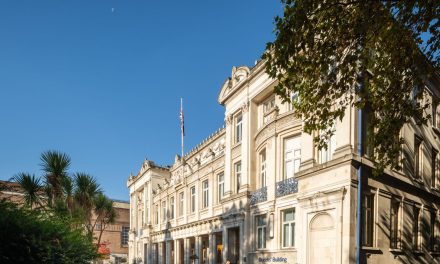 Queen Mary University of London delivers data centre district heating project with Schneider electric and advances power technology