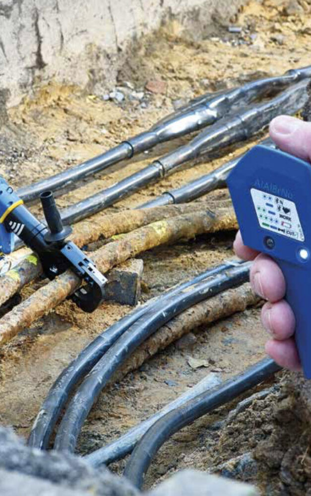 First remote-controlled cable cutter with blade position sensor – ensures cable is completely cut through