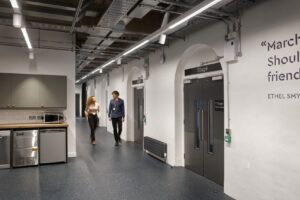 ZL 2203 HO UK 4629 Woolwich Works London 1