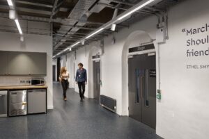 ZL 2203 HO UK 4629 Woolwich Works London