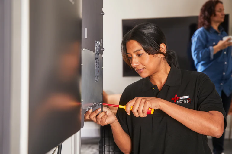 NICEIC calls on employers to back next generation of electricians ahead of GCSE results day