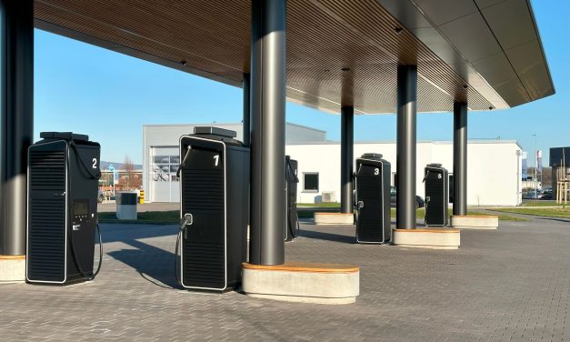 SiC Power Stack custom configured: new evaluation kit shortens time-to-market for SiC inverters